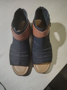 comfortview Black and Brown Open-Toe Ankle Booties